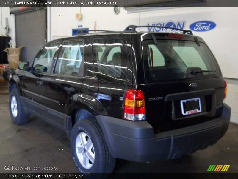 Black / Medium/Dark Pebble Beige 2005 Ford Escape XLS 4WD