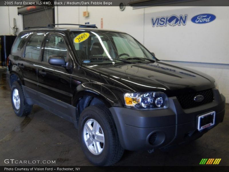 Black / Medium/Dark Pebble Beige 2005 Ford Escape XLS 4WD