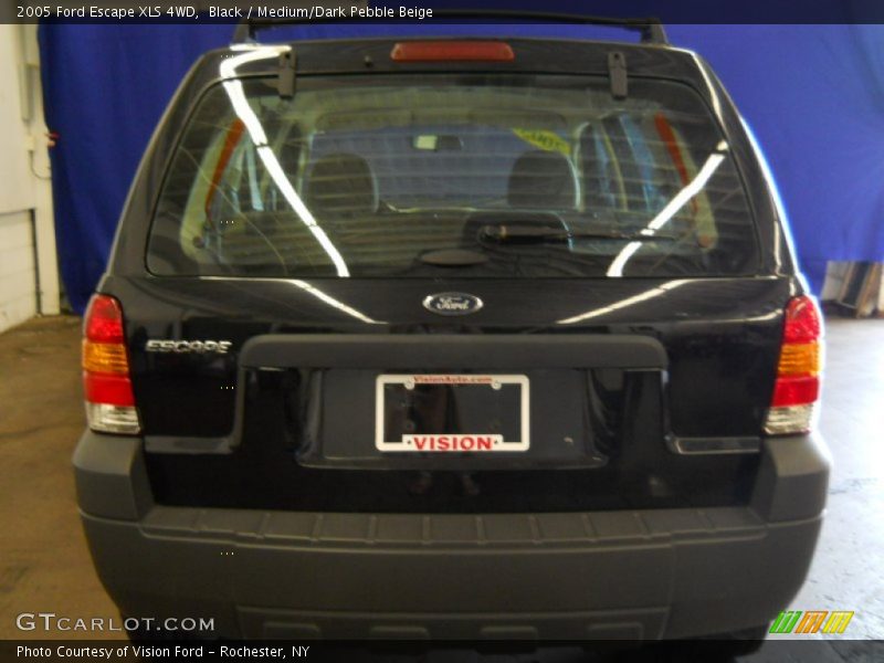 Black / Medium/Dark Pebble Beige 2005 Ford Escape XLS 4WD