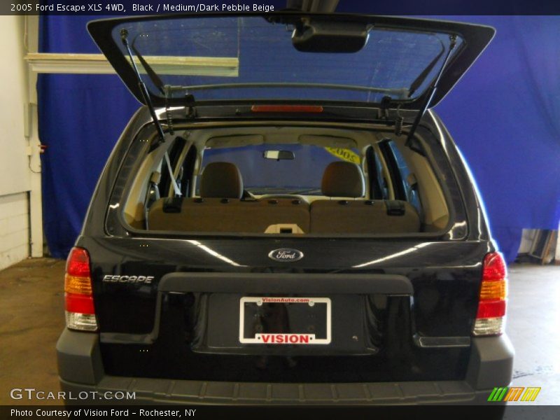 Black / Medium/Dark Pebble Beige 2005 Ford Escape XLS 4WD