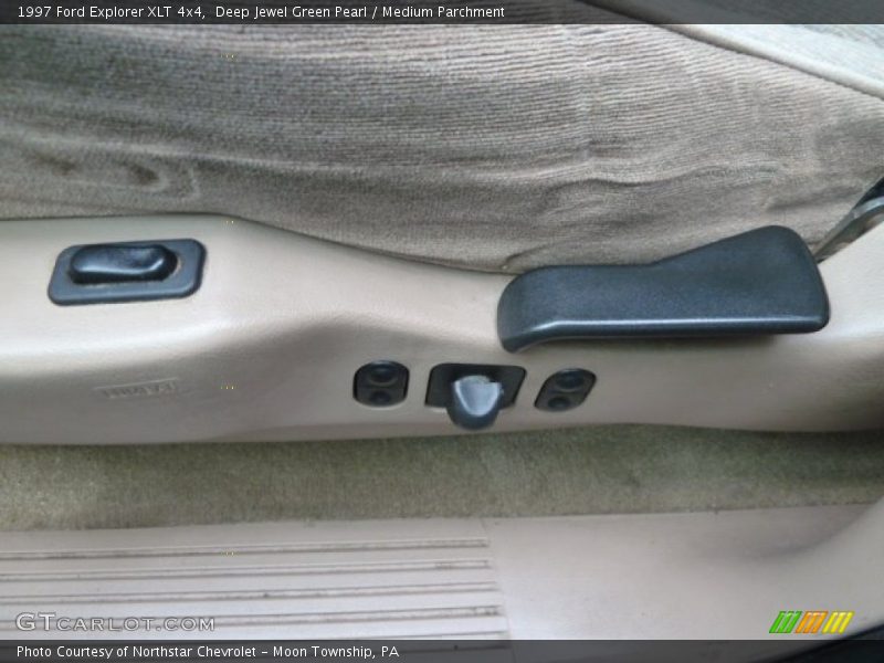 Deep Jewel Green Pearl / Medium Parchment 1997 Ford Explorer XLT 4x4