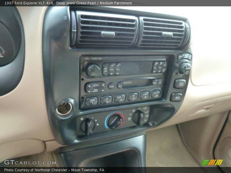 Deep Jewel Green Pearl / Medium Parchment 1997 Ford Explorer XLT 4x4