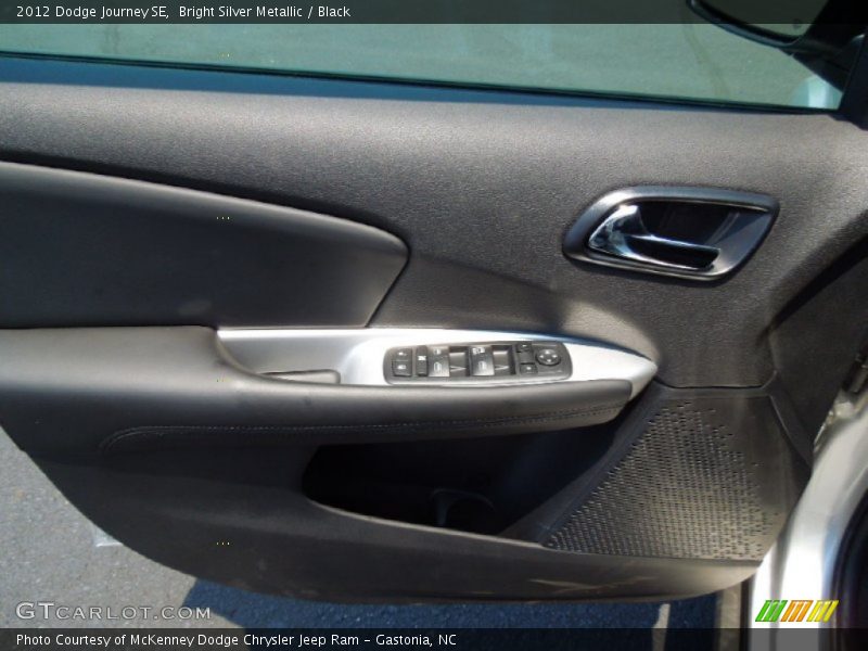 Bright Silver Metallic / Black 2012 Dodge Journey SE