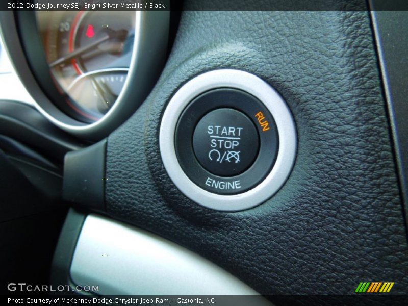 Bright Silver Metallic / Black 2012 Dodge Journey SE