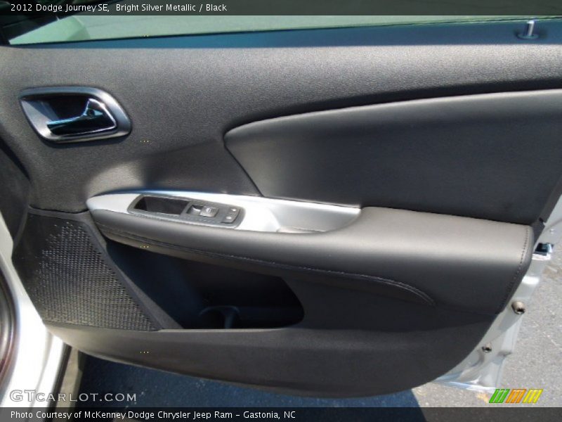 Bright Silver Metallic / Black 2012 Dodge Journey SE