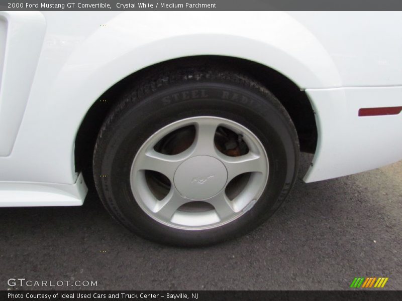 Crystal White / Medium Parchment 2000 Ford Mustang GT Convertible