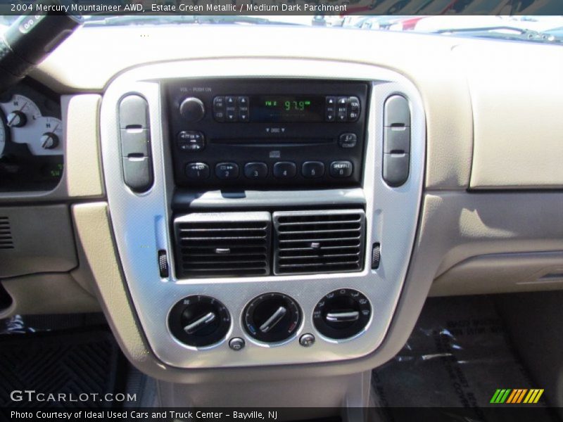 Estate Green Metallic / Medium Dark Parchment 2004 Mercury Mountaineer AWD