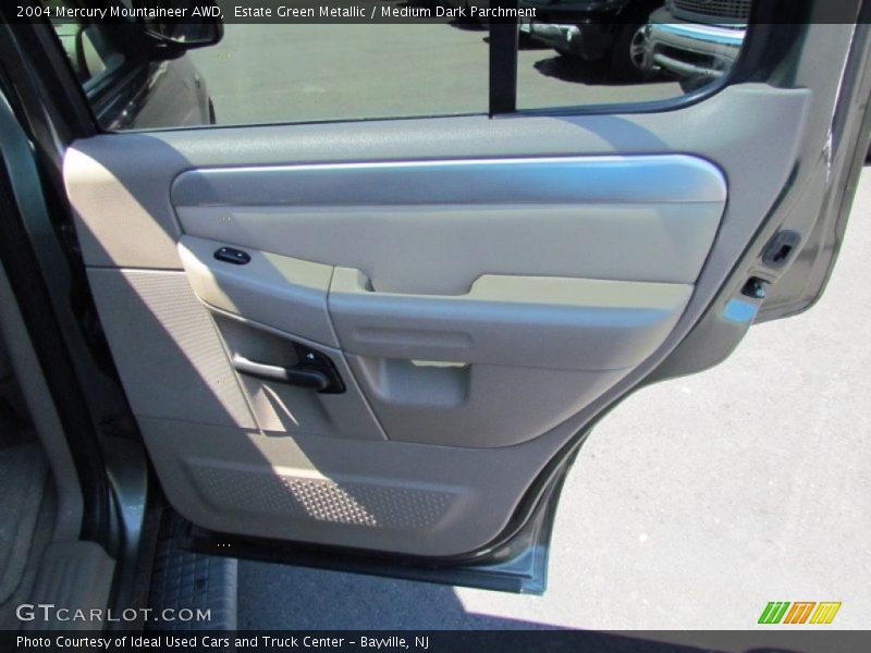 Estate Green Metallic / Medium Dark Parchment 2004 Mercury Mountaineer AWD