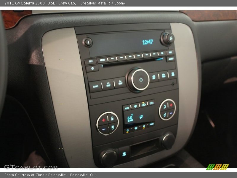 Controls of 2011 Sierra 2500HD SLT Crew Cab