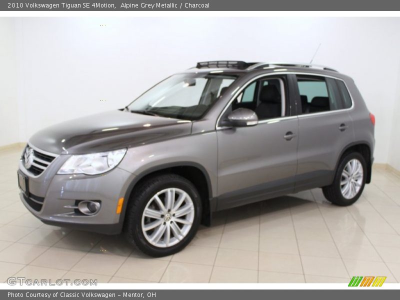 Alpine Grey Metallic / Charcoal 2010 Volkswagen Tiguan SE 4Motion