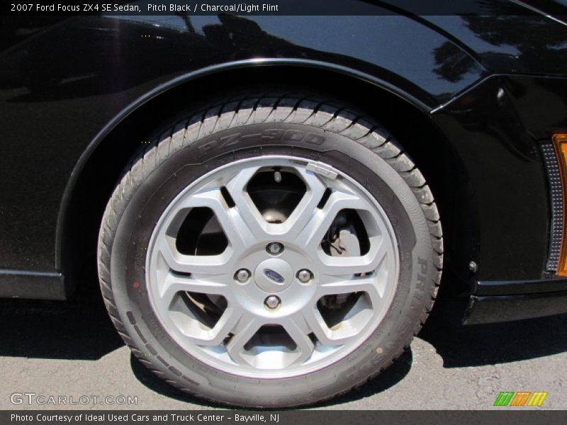  2007 Focus ZX4 SE Sedan Wheel