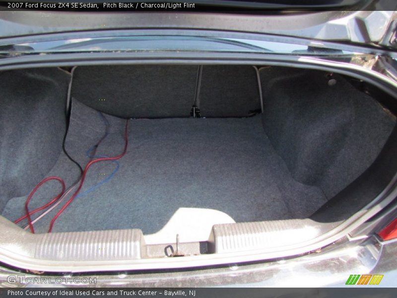  2007 Focus ZX4 SE Sedan Trunk