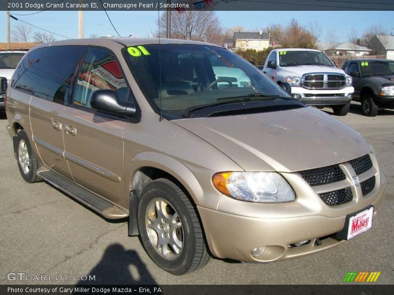 Champagne Pearl / Sandstone 2001 Dodge Grand Caravan ES