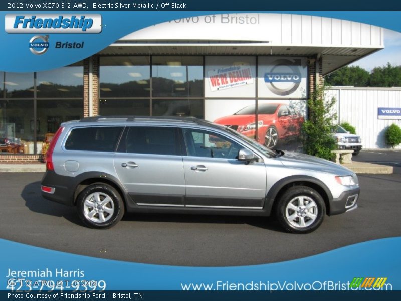 Electric Silver Metallic / Off Black 2012 Volvo XC70 3.2 AWD