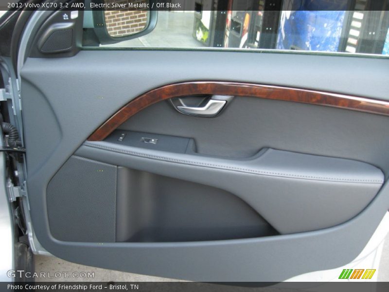 Electric Silver Metallic / Off Black 2012 Volvo XC70 3.2 AWD