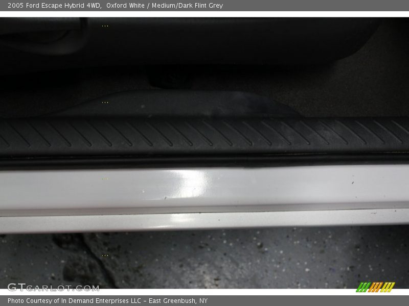 Oxford White / Medium/Dark Flint Grey 2005 Ford Escape Hybrid 4WD