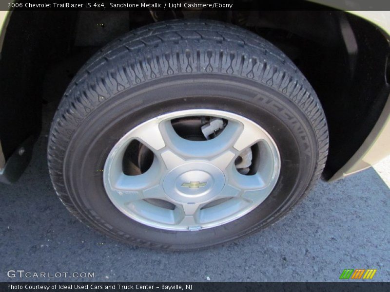 Sandstone Metallic / Light Cashmere/Ebony 2006 Chevrolet TrailBlazer LS 4x4
