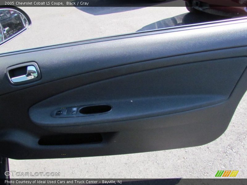 Black / Gray 2005 Chevrolet Cobalt LS Coupe