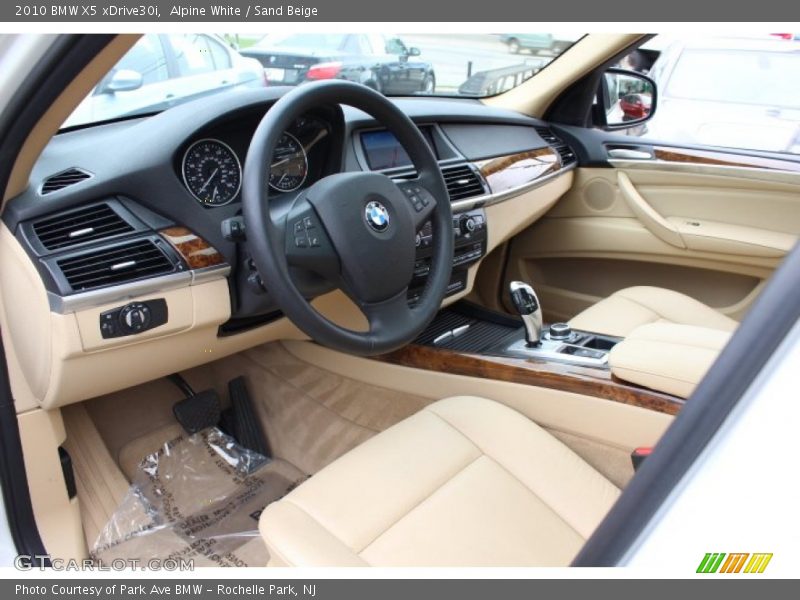Alpine White / Sand Beige 2010 BMW X5 xDrive30i