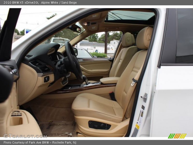 Alpine White / Sand Beige 2010 BMW X5 xDrive30i