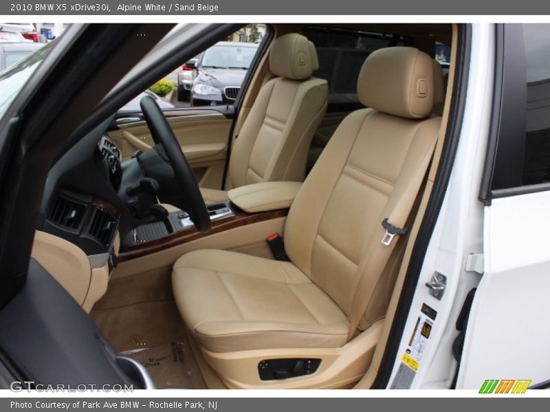 Alpine White / Sand Beige 2010 BMW X5 xDrive30i