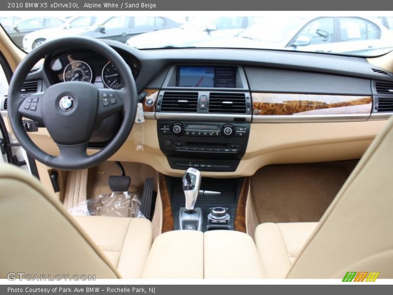 Alpine White / Sand Beige 2010 BMW X5 xDrive30i