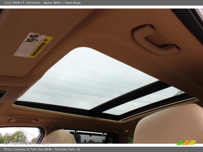 Alpine White / Sand Beige 2010 BMW X5 xDrive30i