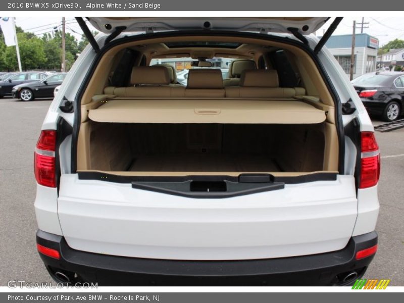 Alpine White / Sand Beige 2010 BMW X5 xDrive30i