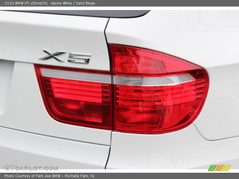 Alpine White / Sand Beige 2010 BMW X5 xDrive30i