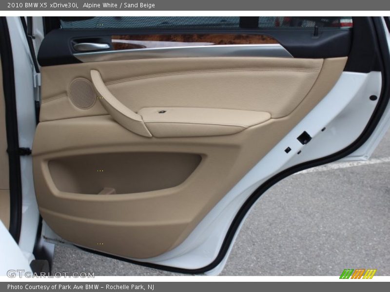 Alpine White / Sand Beige 2010 BMW X5 xDrive30i