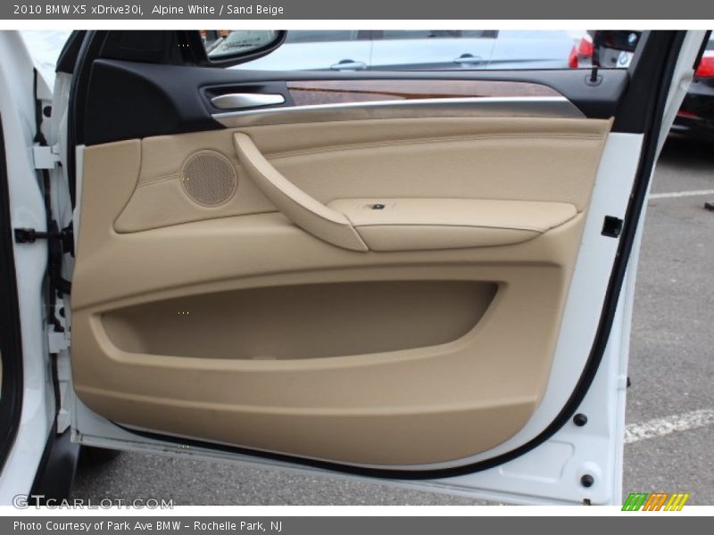 Alpine White / Sand Beige 2010 BMW X5 xDrive30i