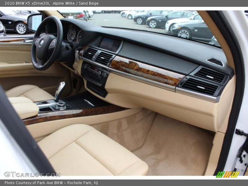 Alpine White / Sand Beige 2010 BMW X5 xDrive30i