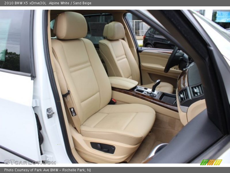 Alpine White / Sand Beige 2010 BMW X5 xDrive30i
