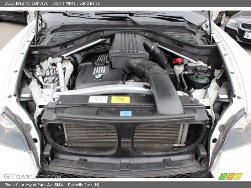 Alpine White / Sand Beige 2010 BMW X5 xDrive30i