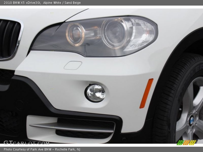 Alpine White / Sand Beige 2010 BMW X5 xDrive30i