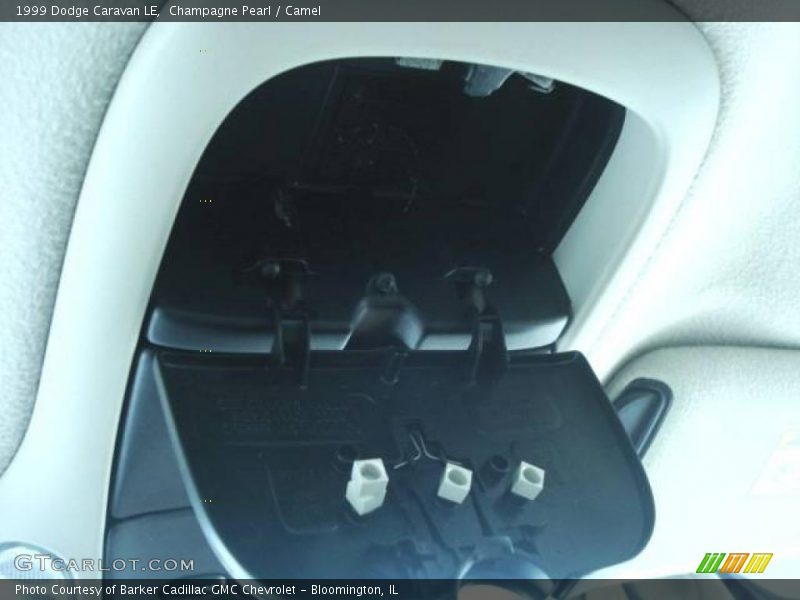 Champagne Pearl / Camel 1999 Dodge Caravan LE