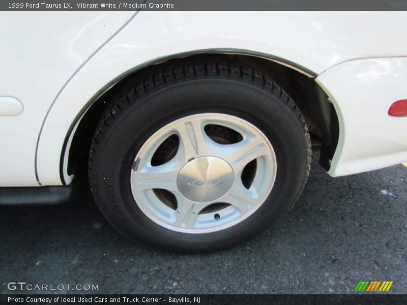 Vibrant White / Medium Graphite 1999 Ford Taurus LX
