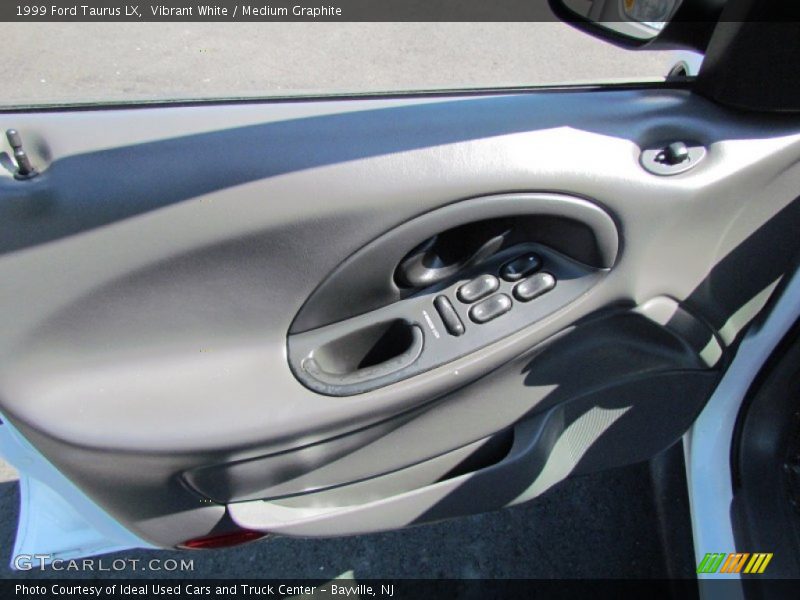 Vibrant White / Medium Graphite 1999 Ford Taurus LX