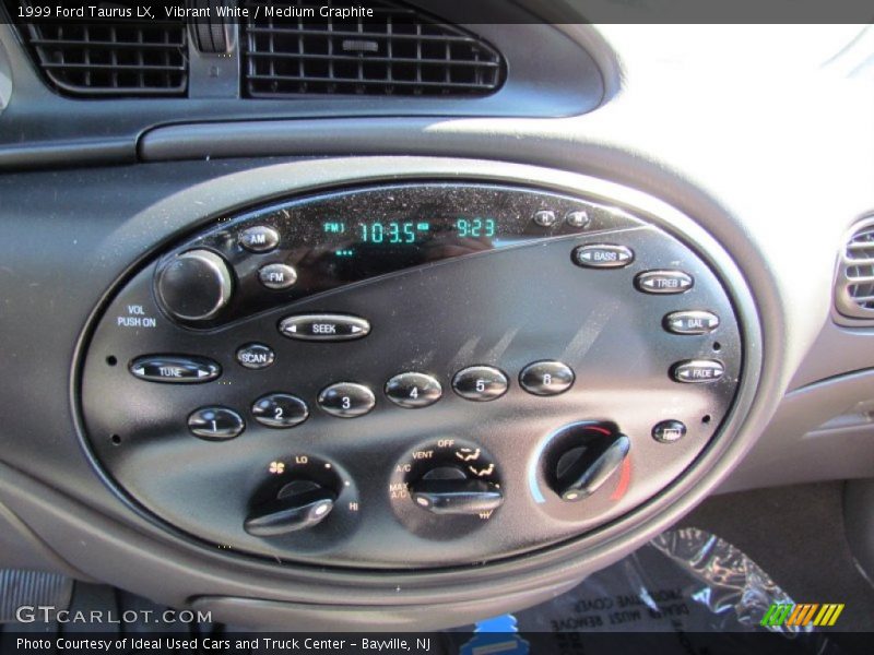 Vibrant White / Medium Graphite 1999 Ford Taurus LX