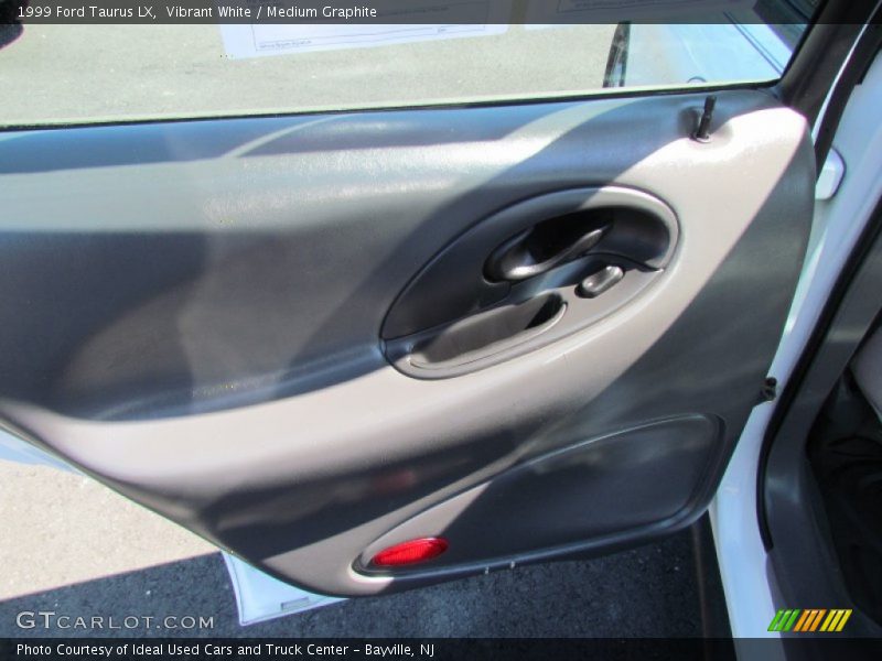 Vibrant White / Medium Graphite 1999 Ford Taurus LX
