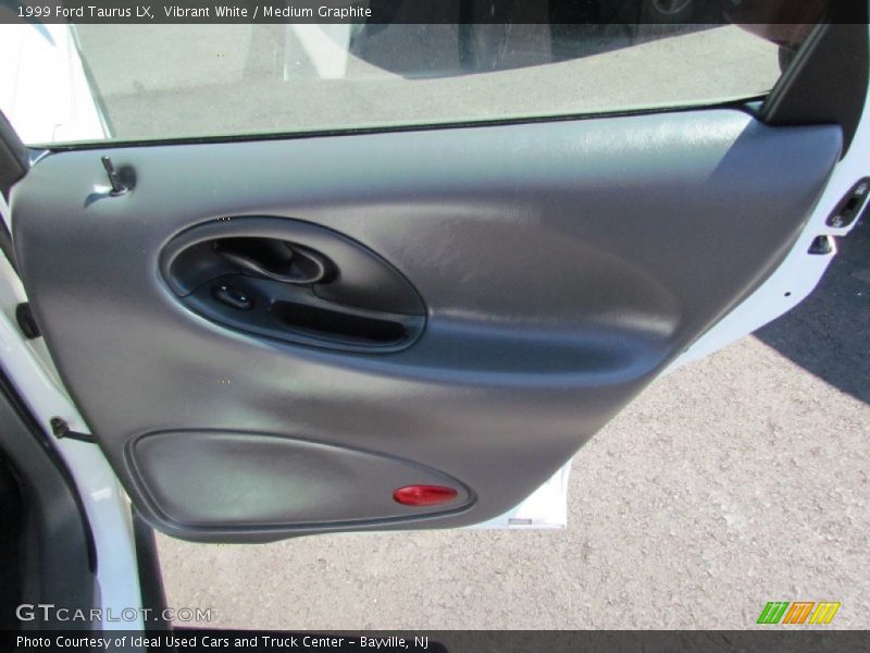 Vibrant White / Medium Graphite 1999 Ford Taurus LX