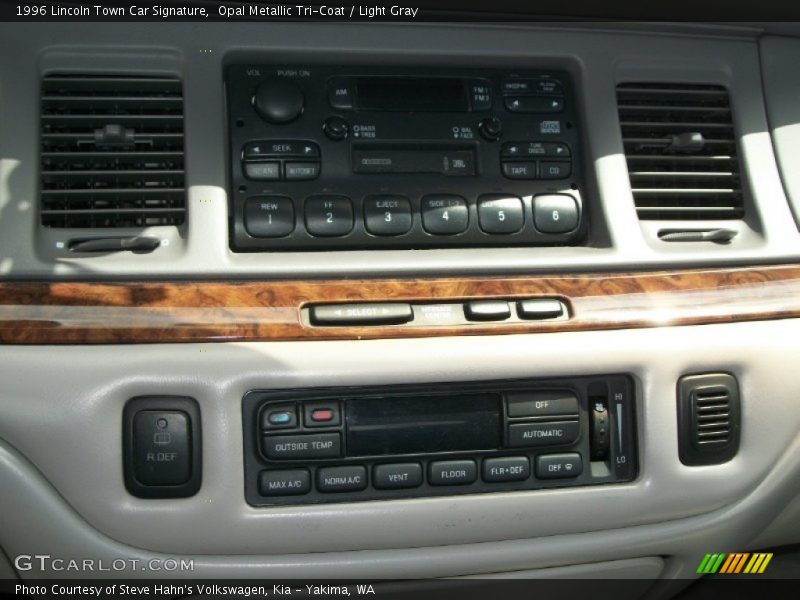 Controls of 1996 Town Car Signature
