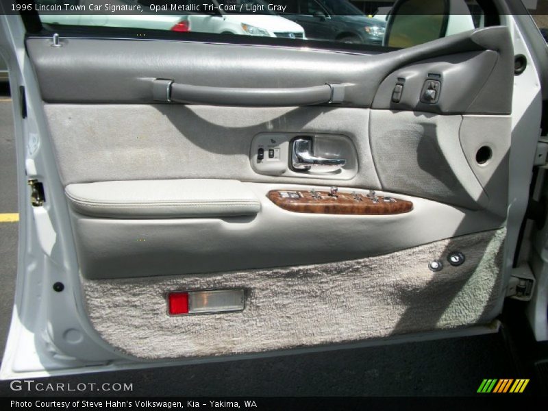 Door Panel of 1996 Town Car Signature