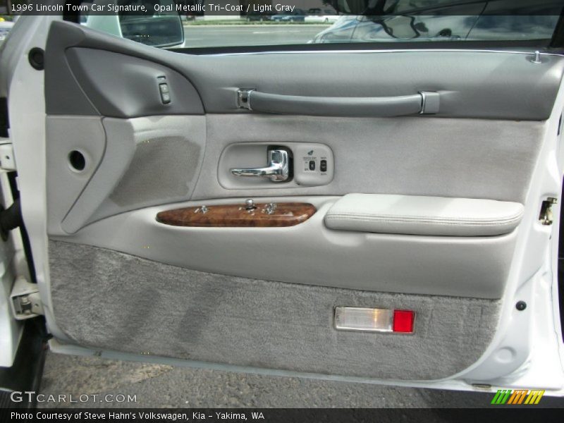 Door Panel of 1996 Town Car Signature