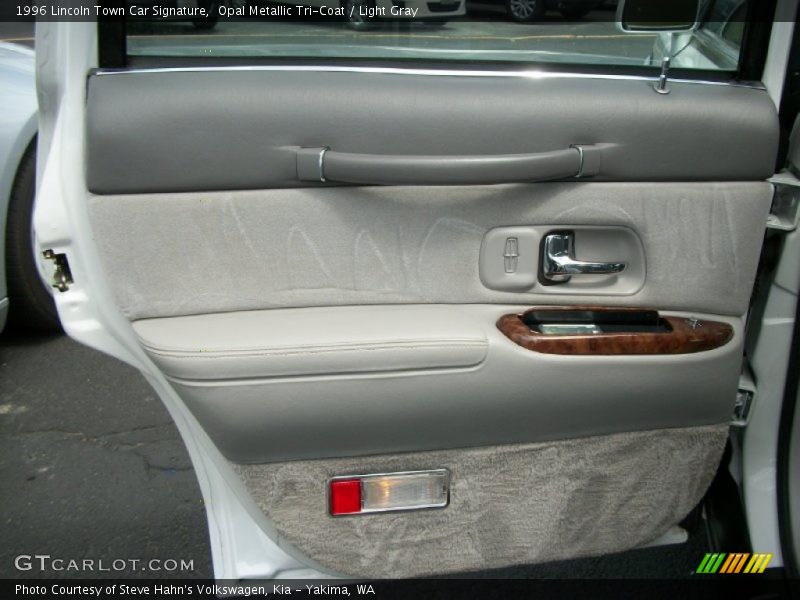 Door Panel of 1996 Town Car Signature
