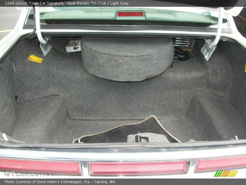  1996 Town Car Signature Trunk