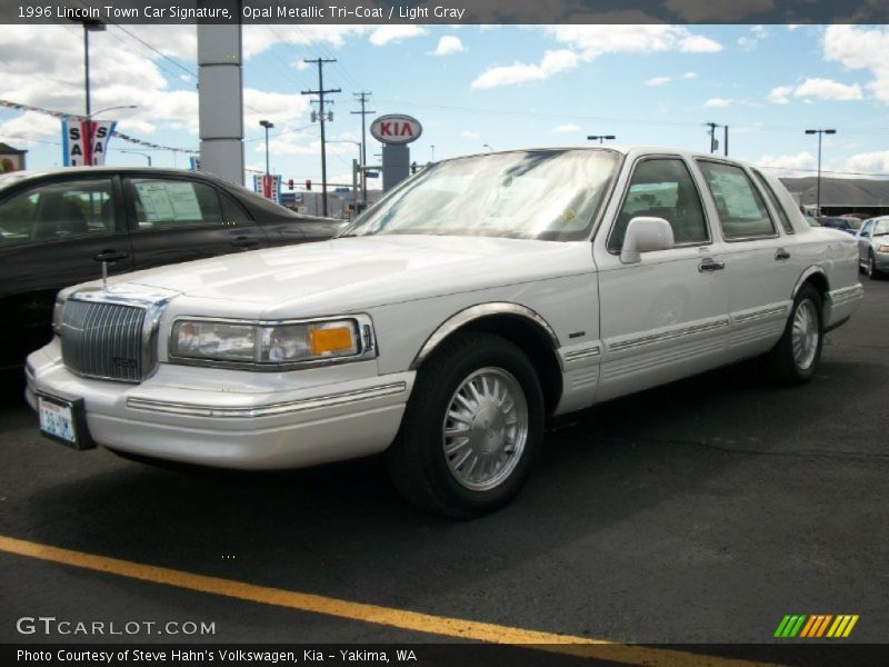 Opal Metallic Tri-Coat / Light Gray 1996 Lincoln Town Car Signature