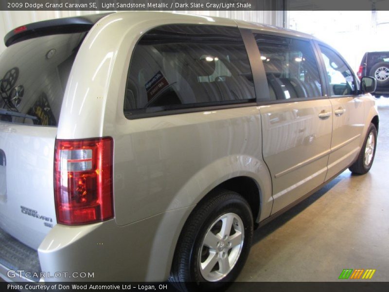 Light Sandstone Metallic / Dark Slate Gray/Light Shale 2009 Dodge Grand Caravan SE