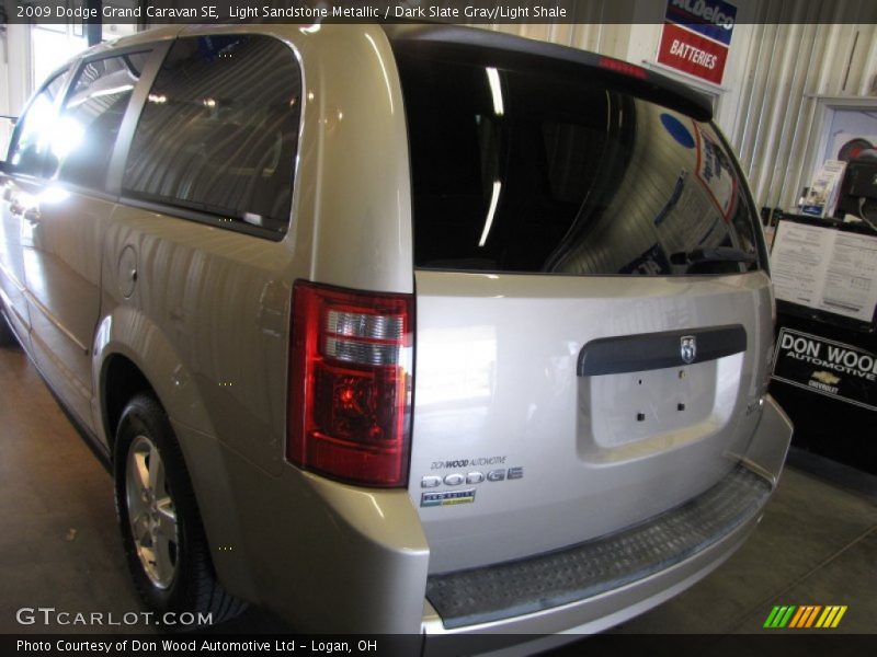 Light Sandstone Metallic / Dark Slate Gray/Light Shale 2009 Dodge Grand Caravan SE