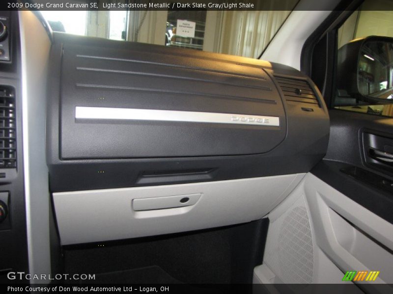 Light Sandstone Metallic / Dark Slate Gray/Light Shale 2009 Dodge Grand Caravan SE